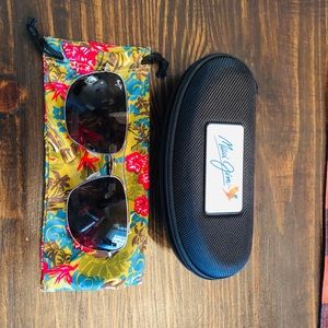 Never worn men’s Maui’s